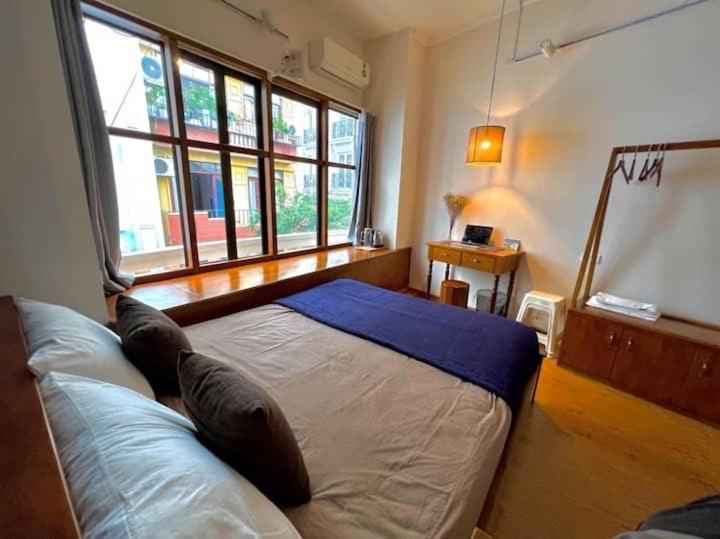 Nice Room Located Right Next To The Old Quarter Can Phong Nhieu Anh Sang Tai Ngay Gan Pho Di Bo Ho Guom Hanoi Exterior foto